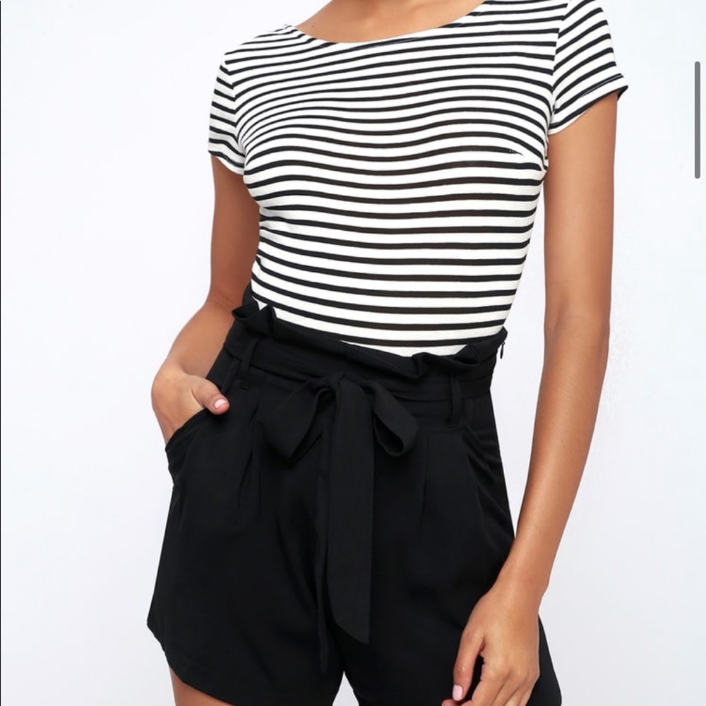 BLACK SHORTS WITH POCKETS